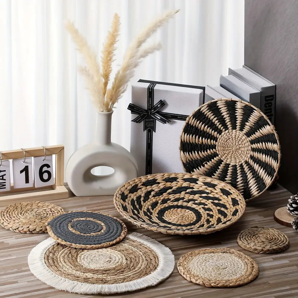 Bohemian Chic Wall Basket Set - 7pcs Handcrafted Woven Sea Grass Decor - Perfect for Eco-Friendly Wall Art & Home