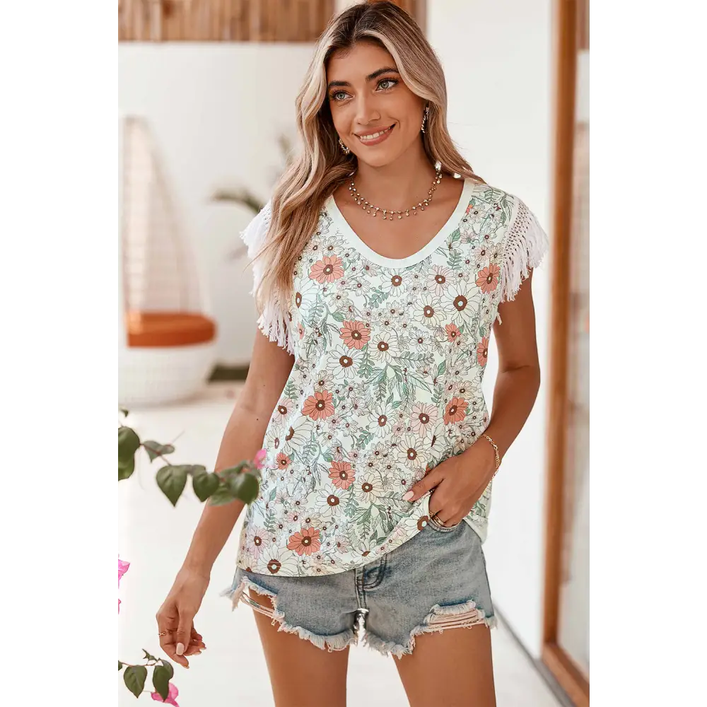 White Boho Floral Print Sleeveless Shirt with Fringe Shoulders - Perfect for Summer Festivals and Casual Outings