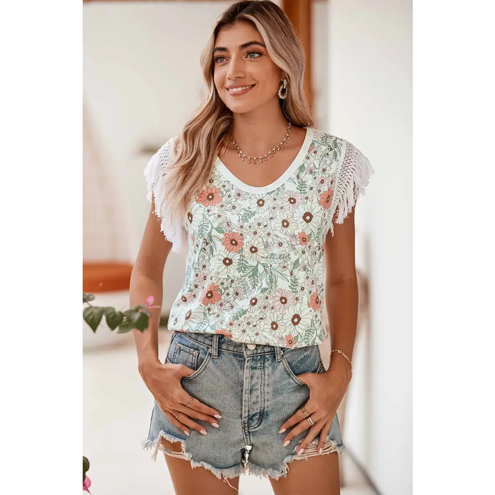 White Boho Floral Print Sleeveless Shirt with Fringe Shoulders - Perfect for Summer Festivals and Casual Outings