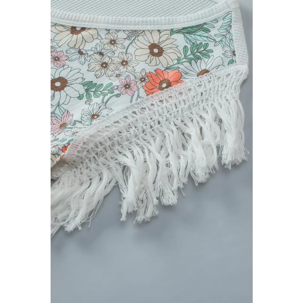 White Boho Floral Print Sleeveless Shirt with Fringe Shoulders - Perfect for Summer Festivals and Casual Outings