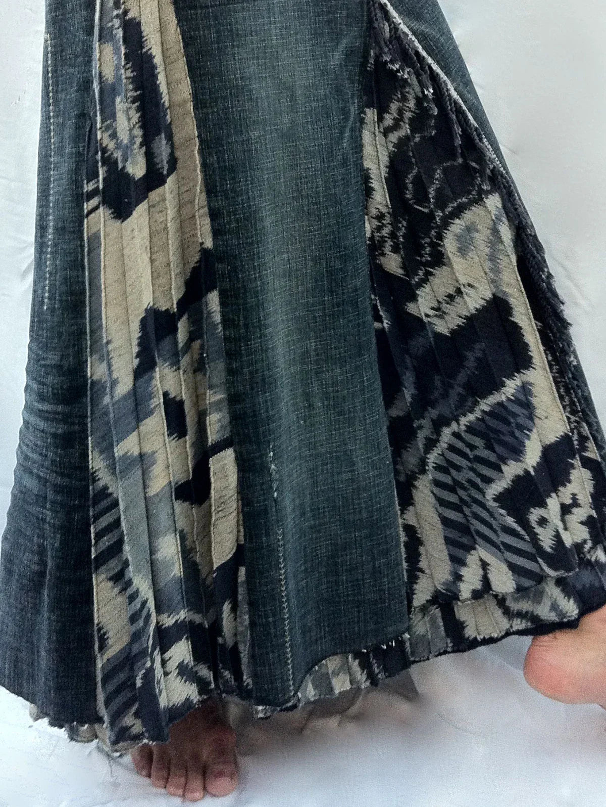High Waist Patchwork Pleated Denim Midi Skirt for Women - Vintage A-Line Streetwear Fashion Chic and Loose Fit - Maxi